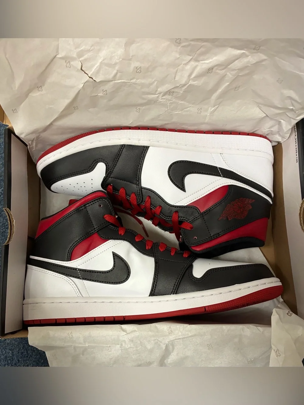 Men’s Nike Air Jordan 1 Mid white, red and black size 11.5 new